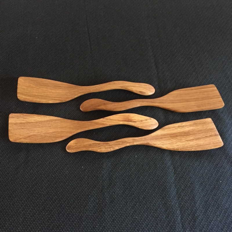 Medinė mentelė 30 cm – stilingas ir praktiškas virtuvės įrankis Medinė mentelė 30 cm – stilingas ir praktiškas virtuvės įrankis