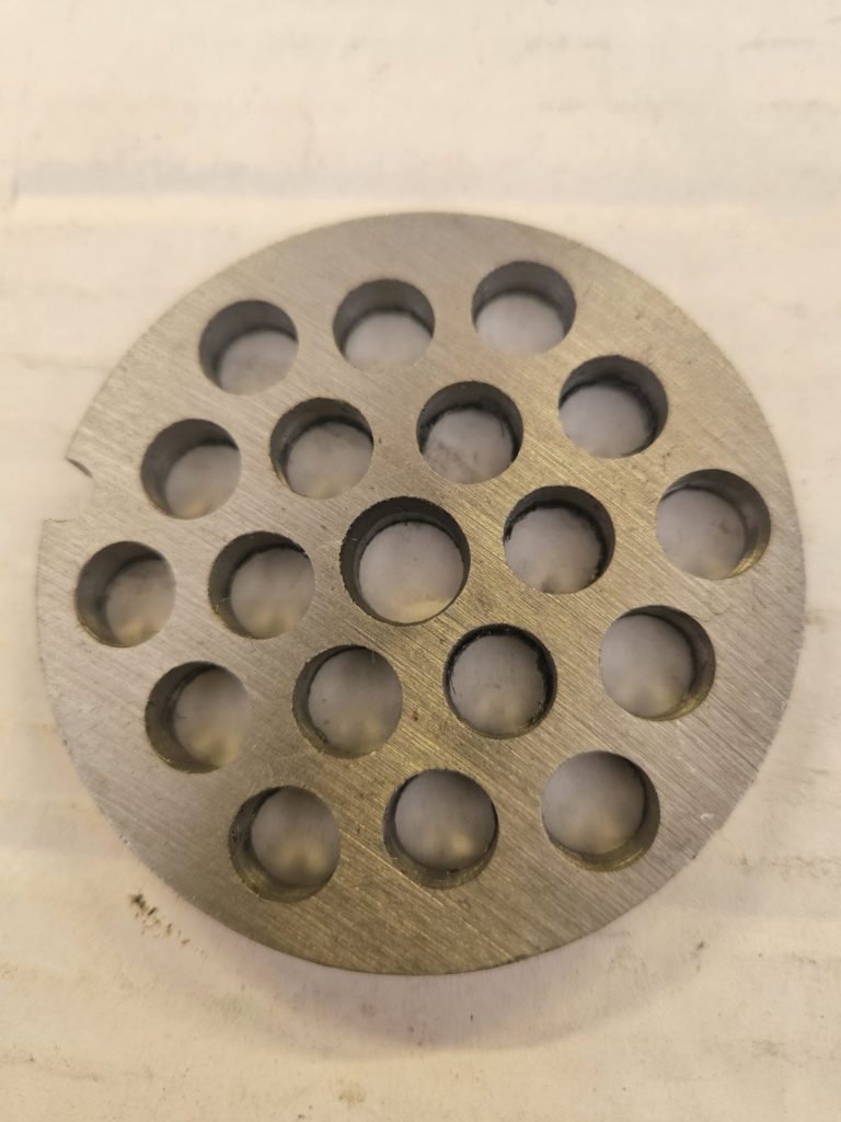 Mėsmalės tinklelis 68 mm su 10 mm skylėmis – idealus pasirinkimas stambiam malimui