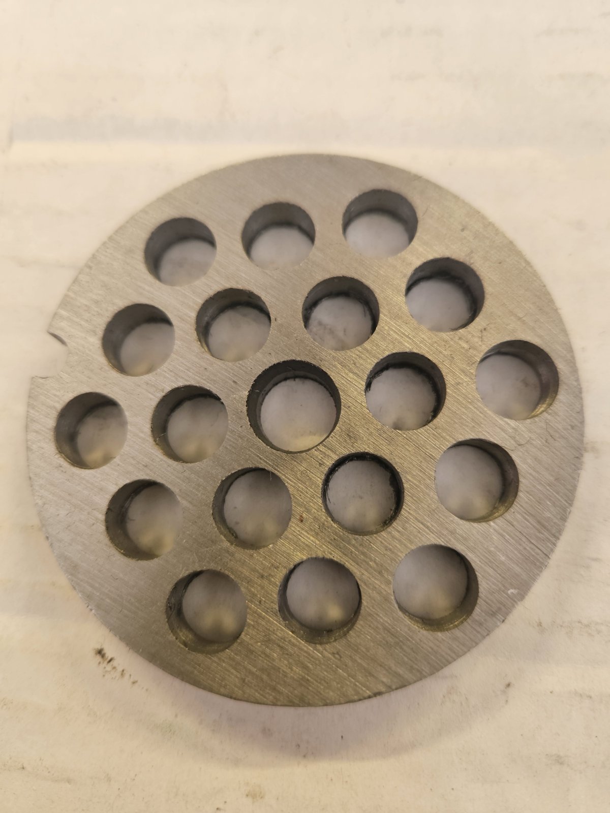 Mėsmalės tinklelis 68 mm su 10 mm skylėmis – idealus pasirinkimas stambiam malimui Mėsmalės tinklelis 68 mm su 10 mm skylėmis – idealus pasirinkimas stambiam malimui