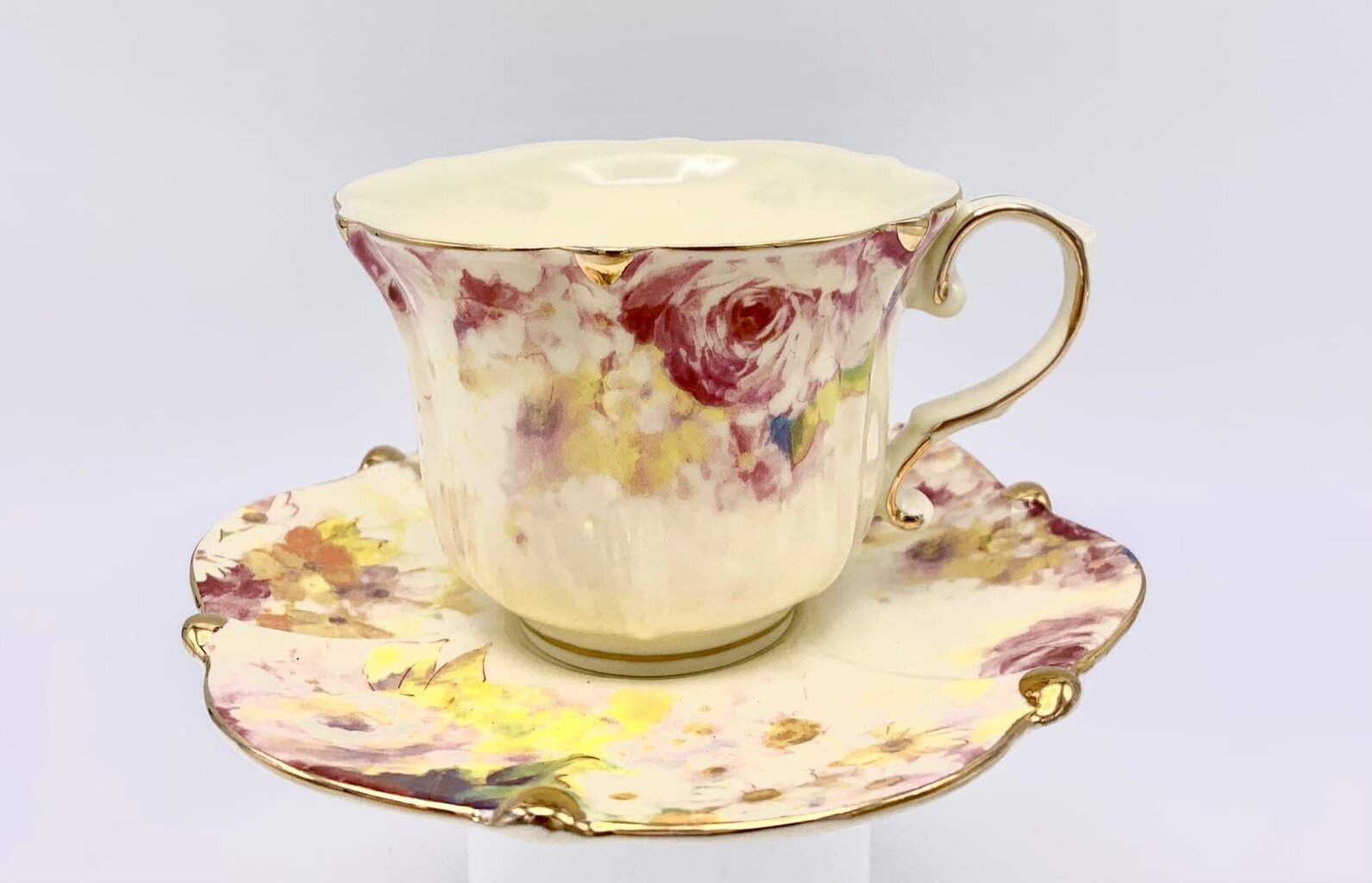 puodelis-su-lekstute-2-vnt-220-ml_reference-7 Portselanist kohvi/teekomplekt 2-le (4 osa), 220 ml - Image 1