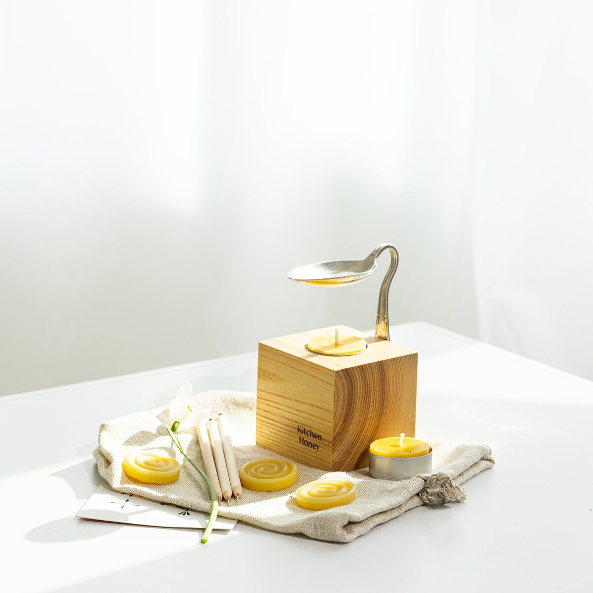 Kitchen_Honey_-1×1-1 Kiaušinių marginimo vašku rinkinys su stoveliu