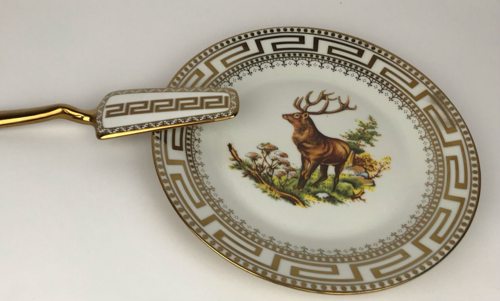 torto-lekste-su-mentele_reference Torto lėkštė su mentele | Stiklinė, 27 cm